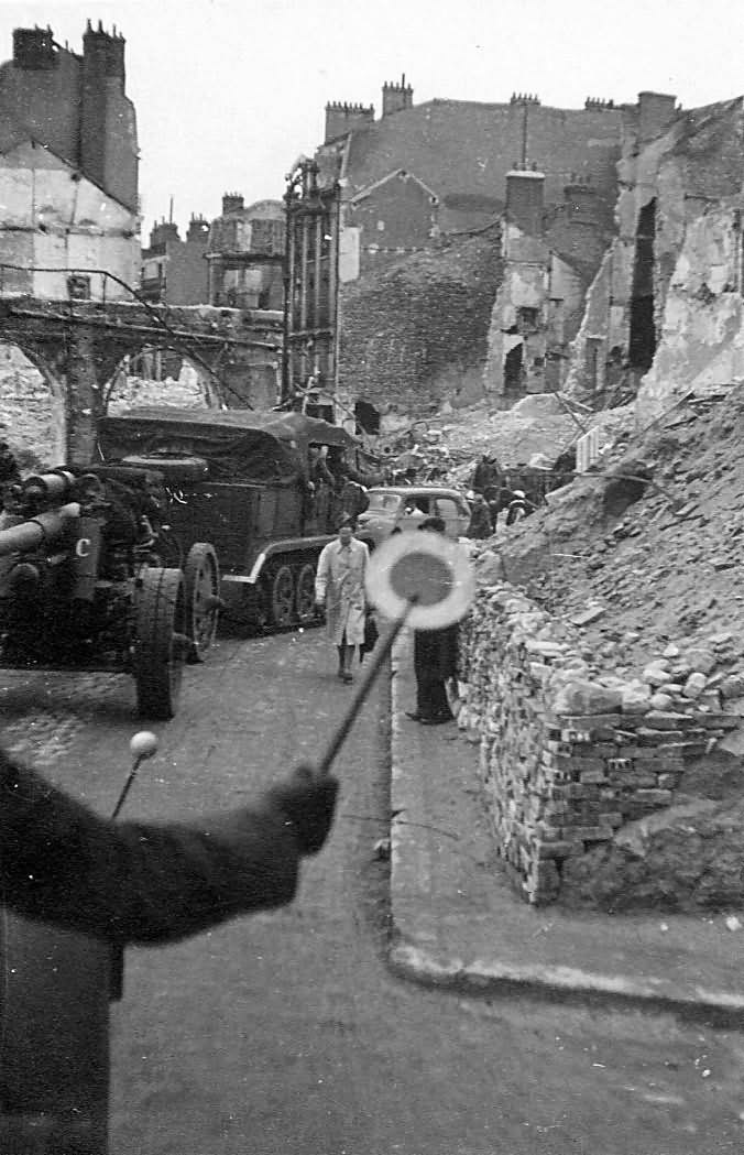 SdKfz 7 towing 15 cm sFH 18 France – 4. Panzer-Division