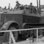 SdKfz 7 towing a 8,8 cm Panzerabwehrkanone Flak 18 gun