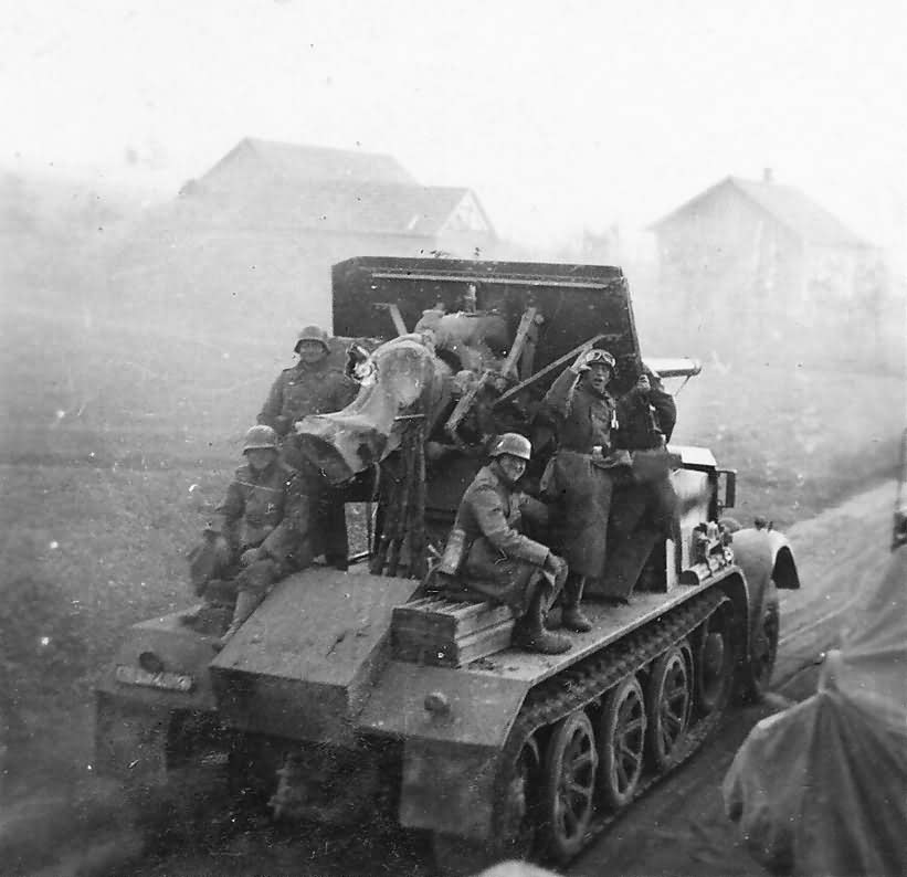 8,8 cm Flak 18 Selbstfahrlafette auf Zugkraftwagen 12t SdKfz 8 rear view