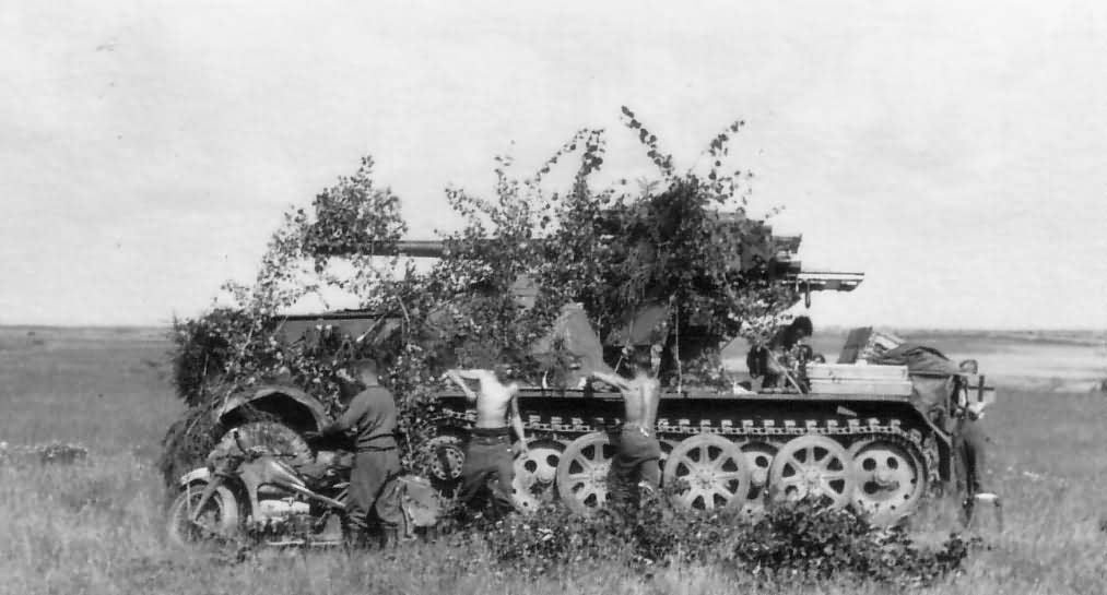 8,8cm Flak 18 on s. Zgkw. 12t type DB 9 SdKfz 8