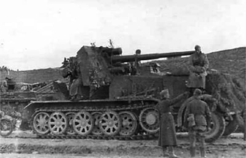 Sdkfz 8 halftrack 8,8 cm Flak 18 Sfl. crew instructed by Hasso von Manteuffel