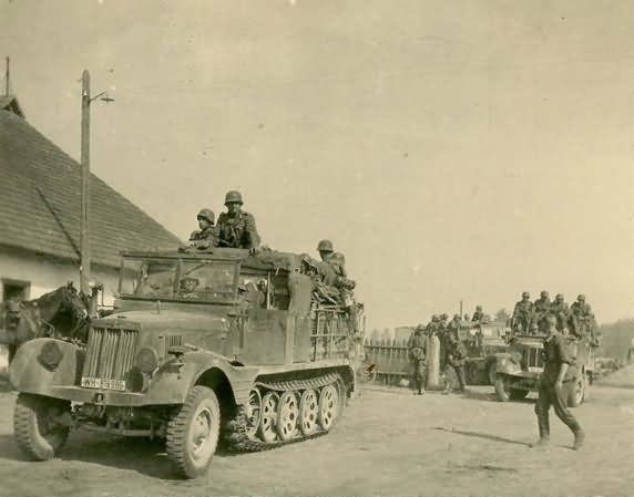 Sonderkraftfahrzeug SdKfz 11 leichter Zugkraftwagen 3t german light halftrack