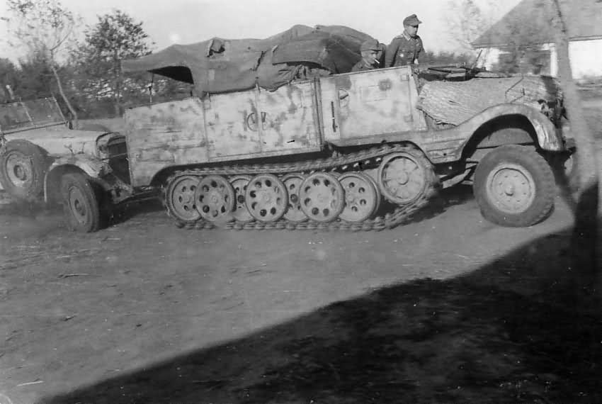 leichter Zugkraftwagen 3t Sdkfz 11 german light halftrack