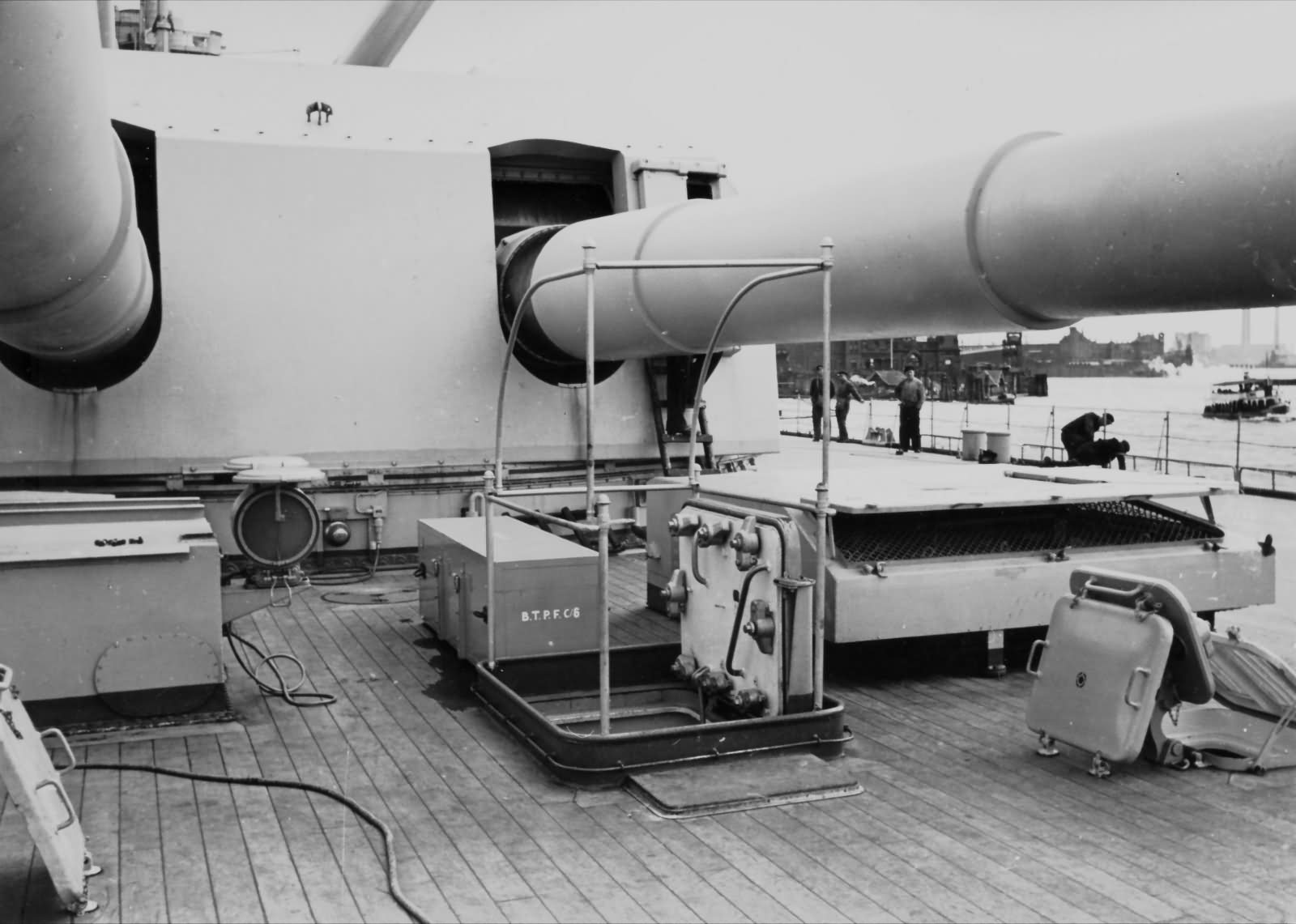 Bismarck 380 mm guns