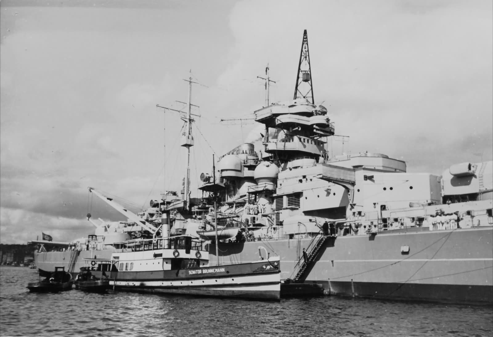 Broadside view of Bismarck battleship | World War Photos