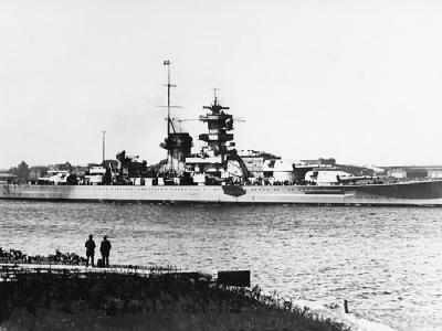 German battleship Gneisenau Broadside