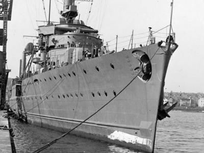 German cruiser Leipzig – bow view 2