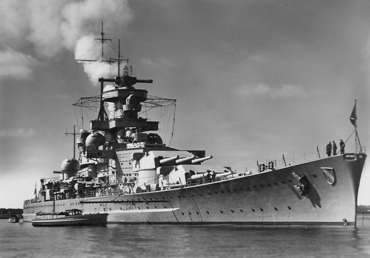 Battleship Scharnhorst bow view