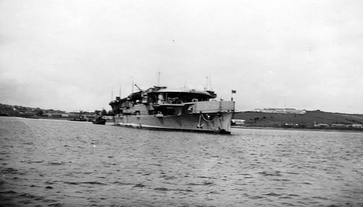 Aircraft carrier Graf Zeppelin – bow view