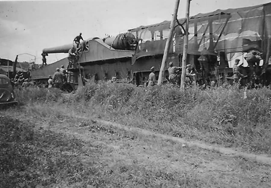 Captured french railway gun