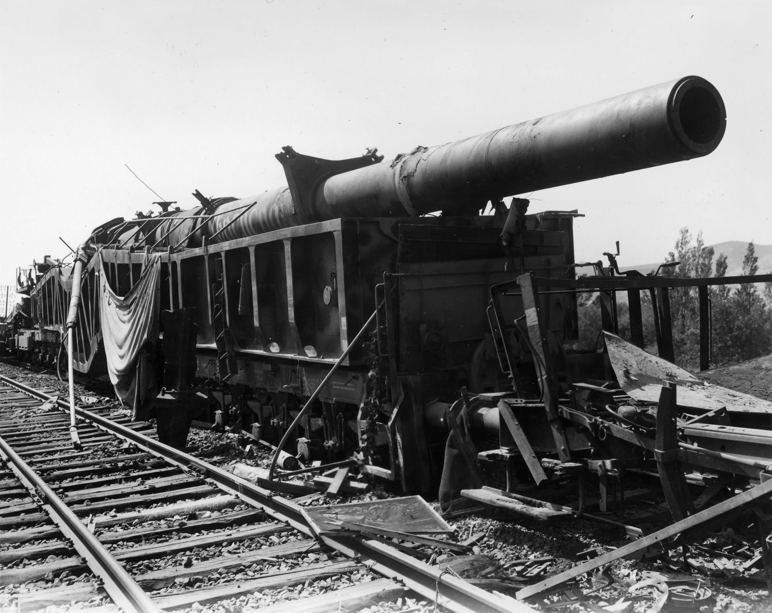 Schwerer Gustav, The 80-cm-Kanone (E) was a massive railway…