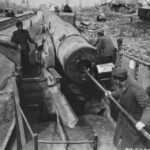 Italian gun Crew with 194mm railway gun