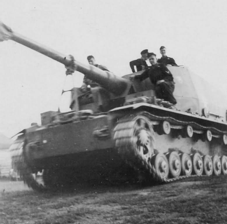 Dicker Max 10.5 cm K18 auf Panzer Selbstfahrlafette IVa | World War Photos