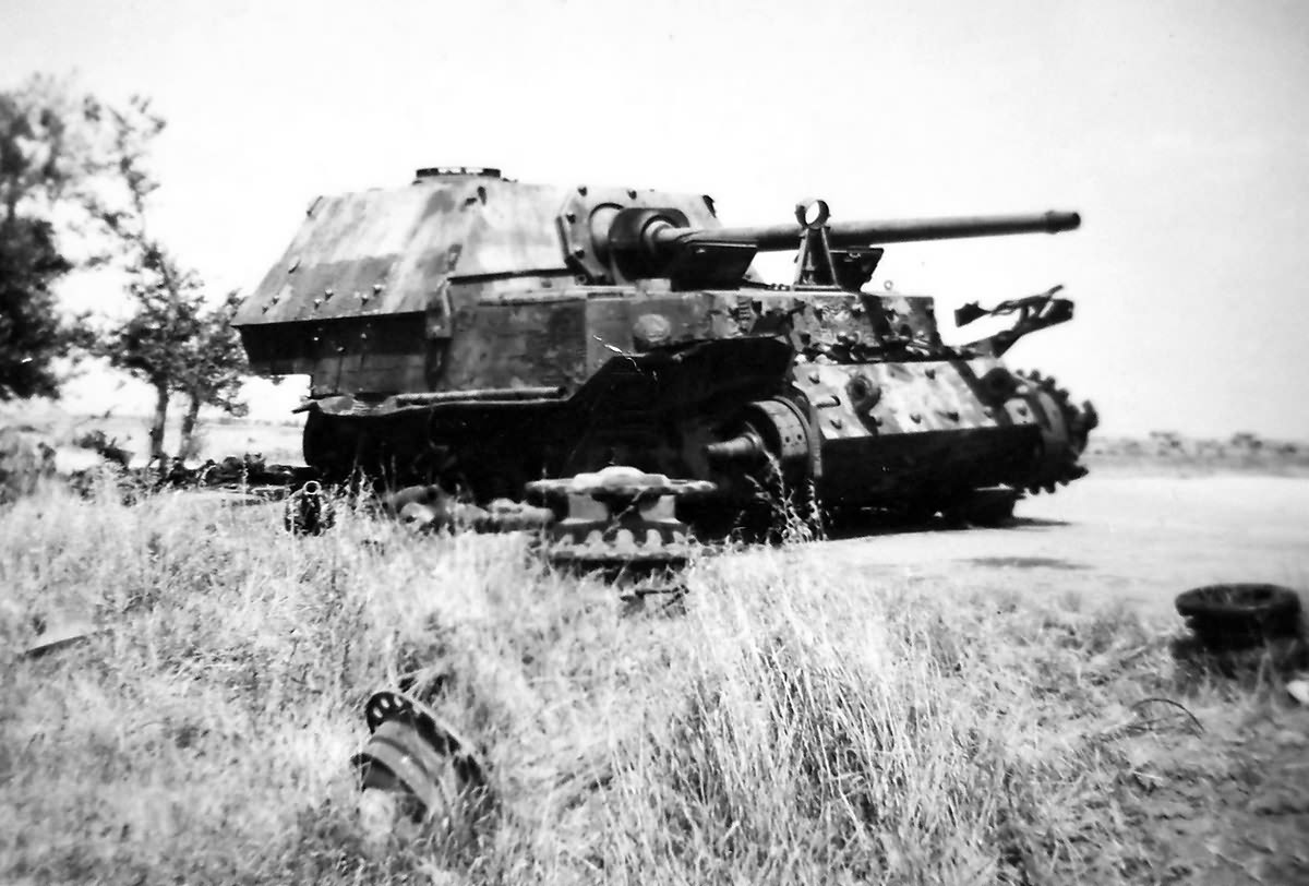 Destroyed Elefant 112 Anzio of Schwere Panzerjäger-Abteilung 653