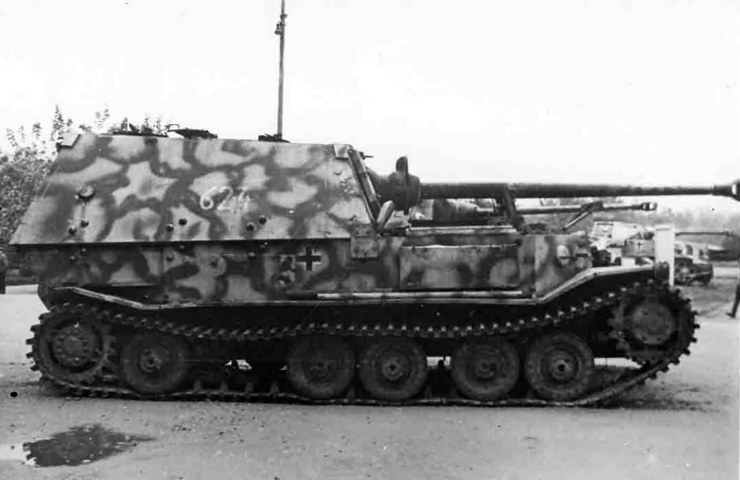 Heavy tank destroyer Ferdinand 624 of the schweres Panzerjäger-Regiment 656