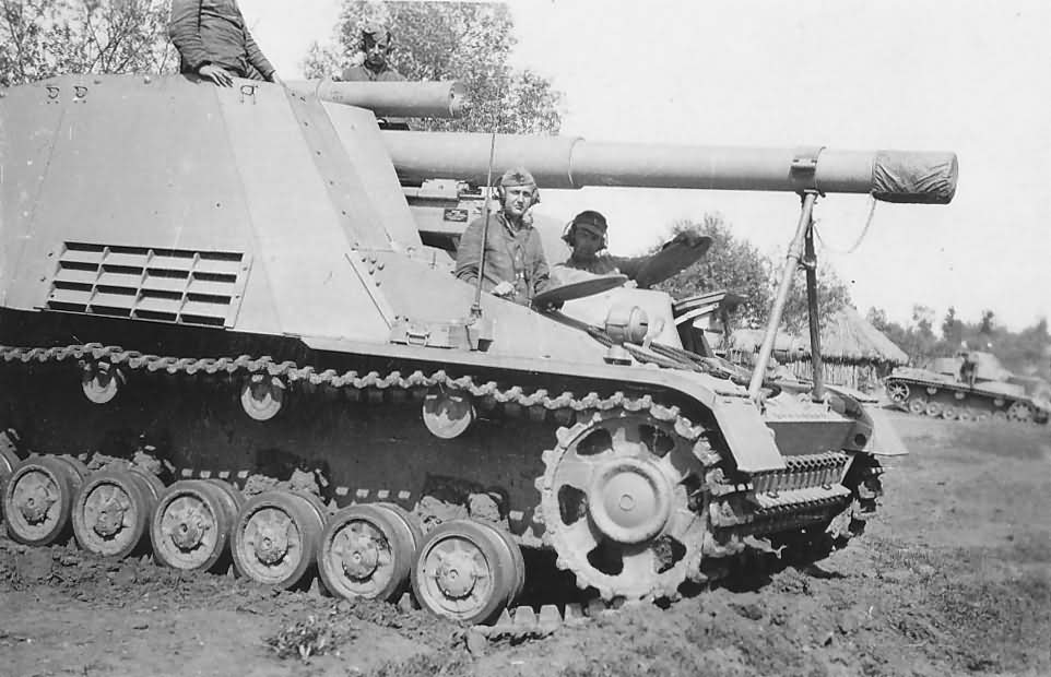 15 cm schwere Panzerhaubitze auf Geschsutzwagen III/IV (Sf) Hummel