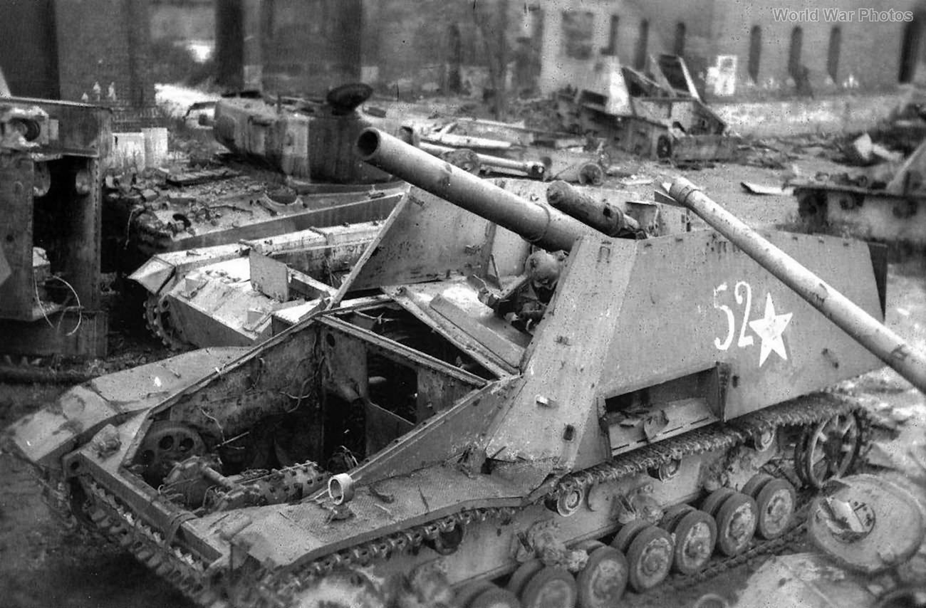 Captured Hummel in Wien 1945