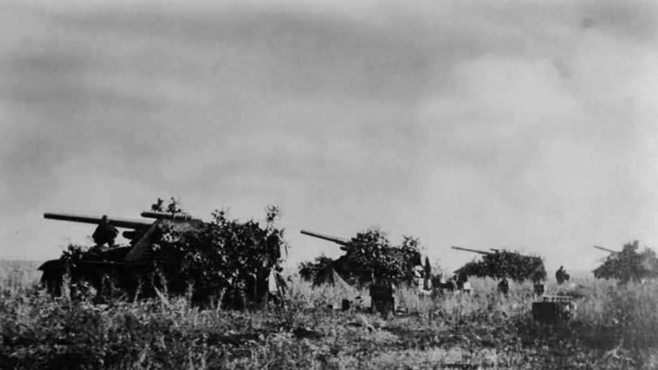 Hummel howitzers ready for firing