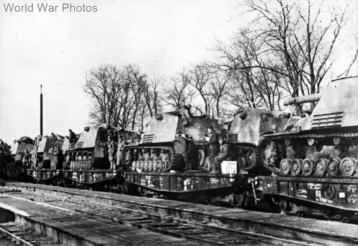 Railway transport of the Hummel guns