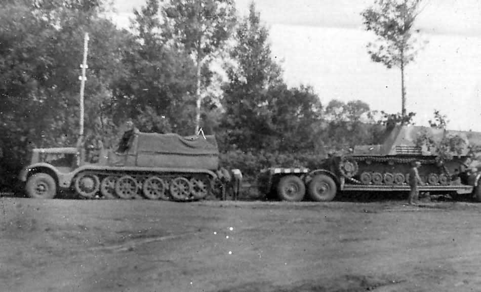 Munitionstrager Hummel on trailer + Sd.Kfz. 9 Famo
