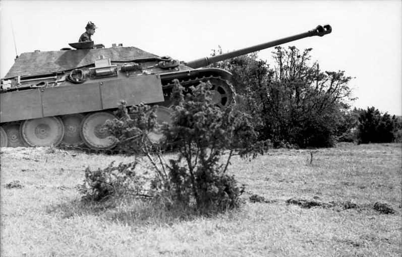 Jagdpanther with zimmerit during field exercises in occupied France