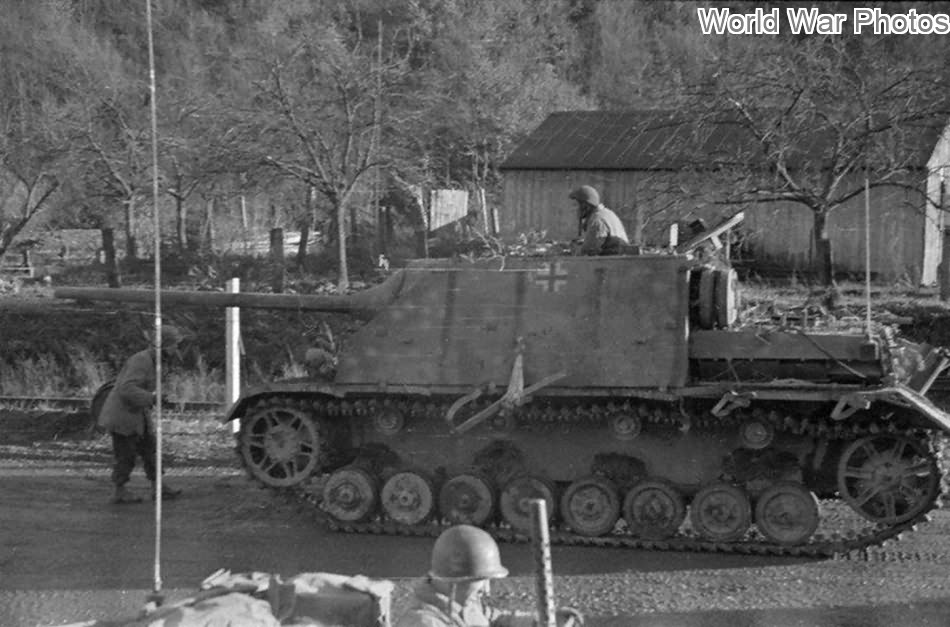Panzer_IV_70_A_captured_near_Rudlin.jpg