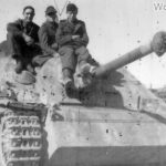 Crew atop a Panzer IV/70 (A), Poland 1944
