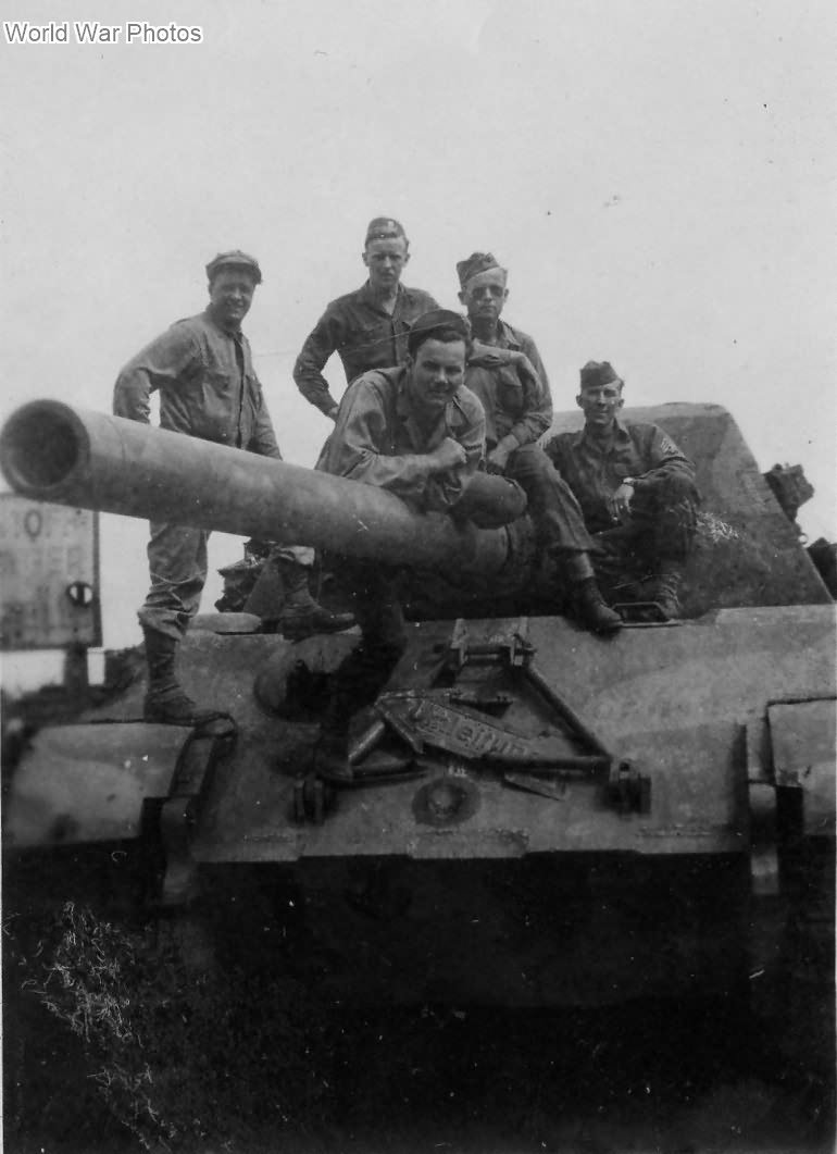Captured Jagdtiger „323” of the of Schwere Panzerjager Abteilung 653