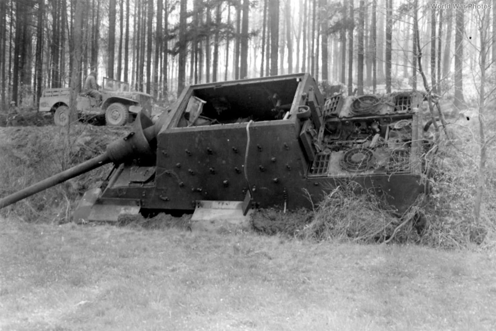 Jagdtiger of s.Pz.Jg.Abt. 512 and Dodge WC Offensen 1945