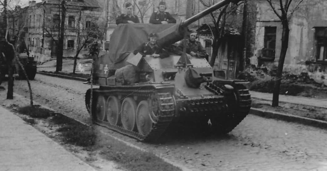 Panzerjager 38t fur 7,62 cm PaK 36(r) Marder III and its crew