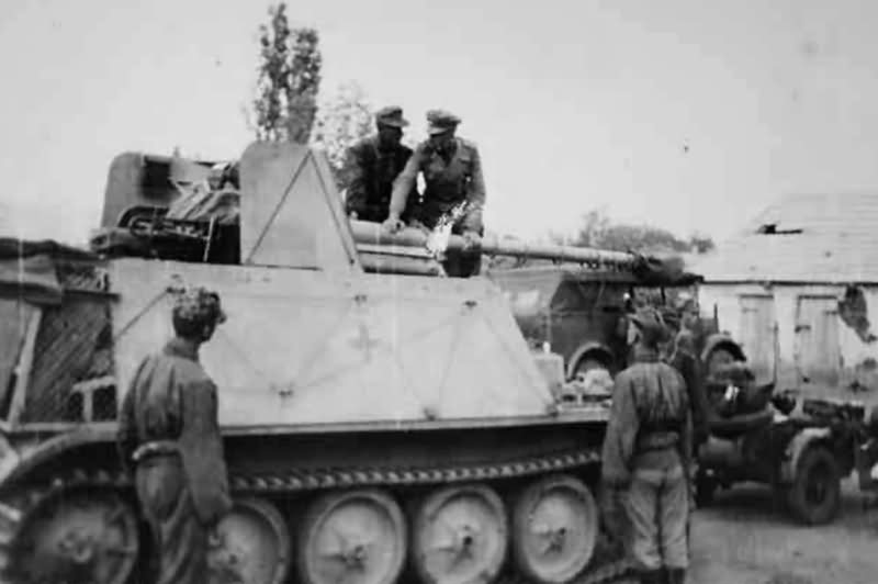Waffen SS Marder IID and its crew