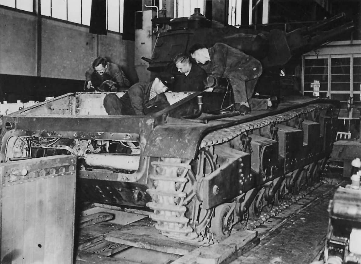 Neubaufahrzeug_tank_under_construction.j