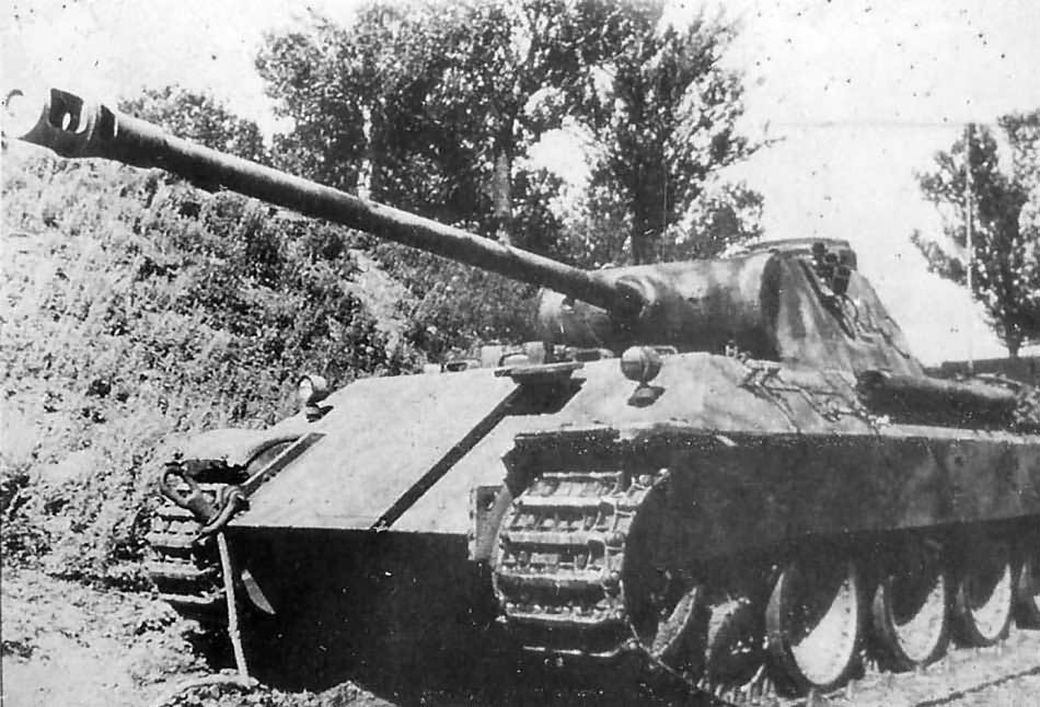 German tank Panther ausf D number 824