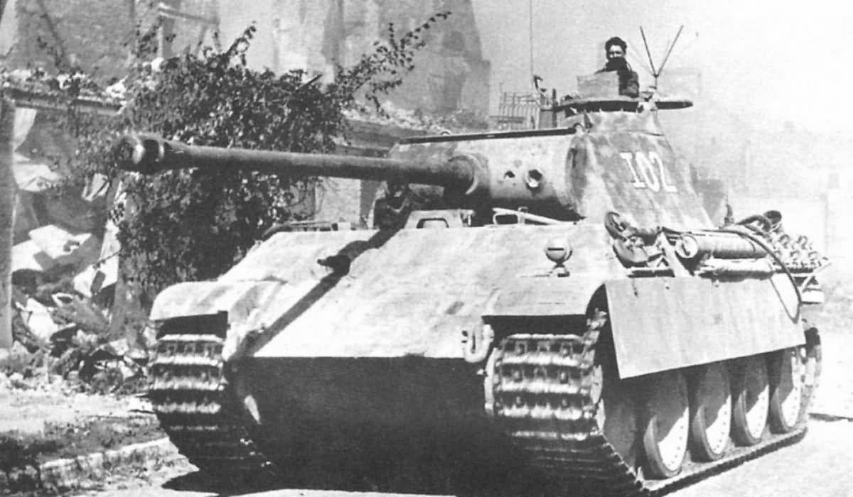 Panther tactical number „I02” befehlspanzer