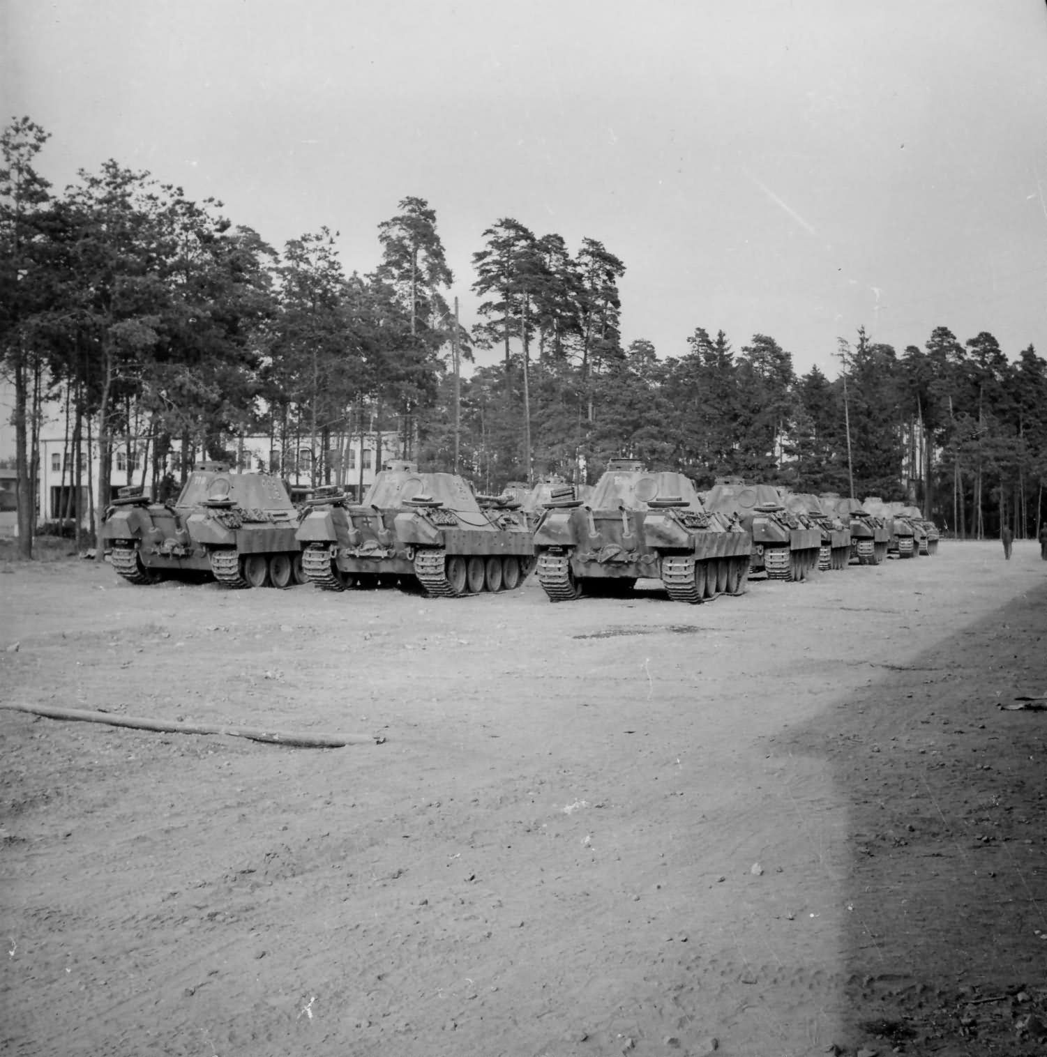 Panther ausf D tanks