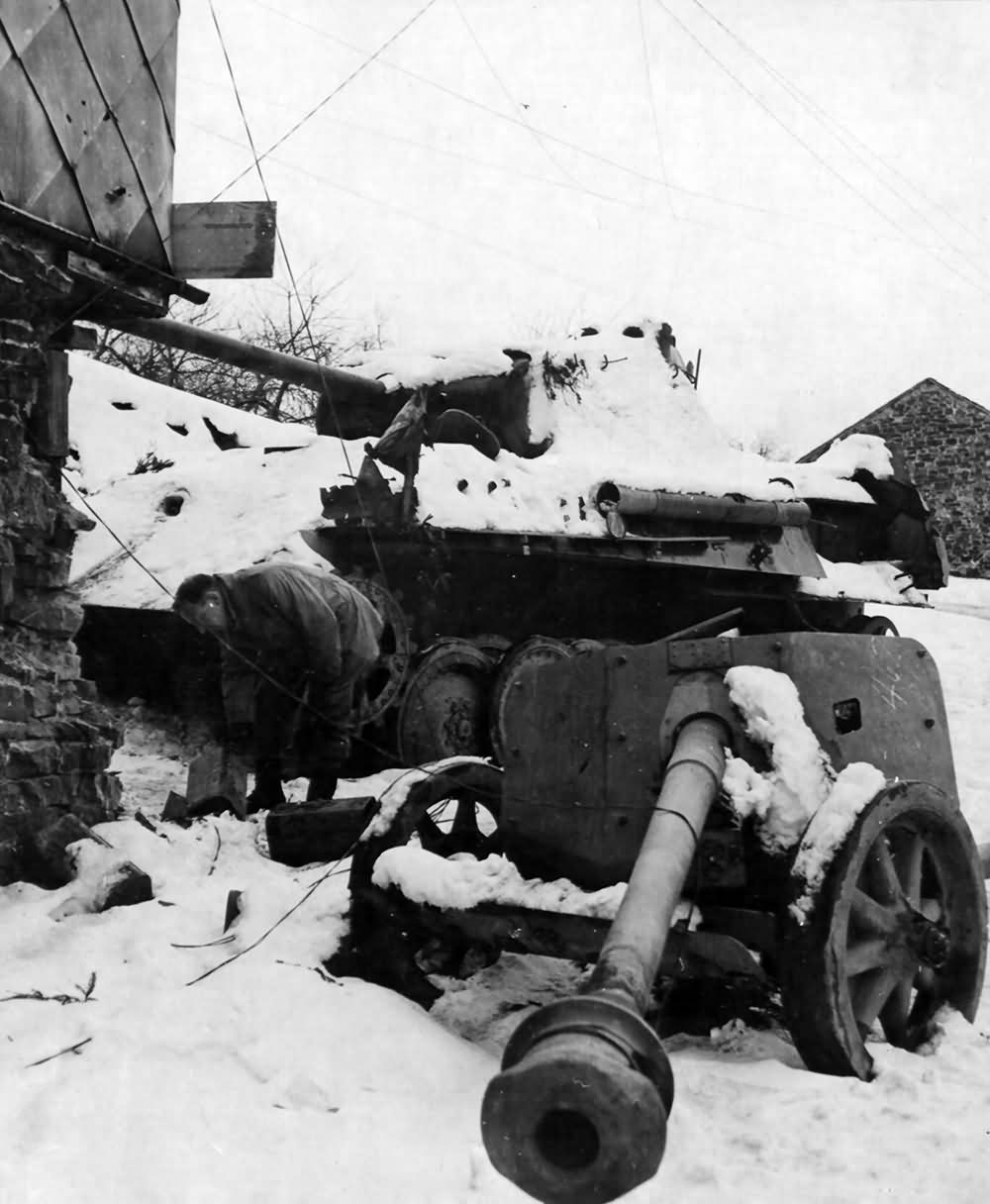 Stavelot 1945 Panther and PaK 40