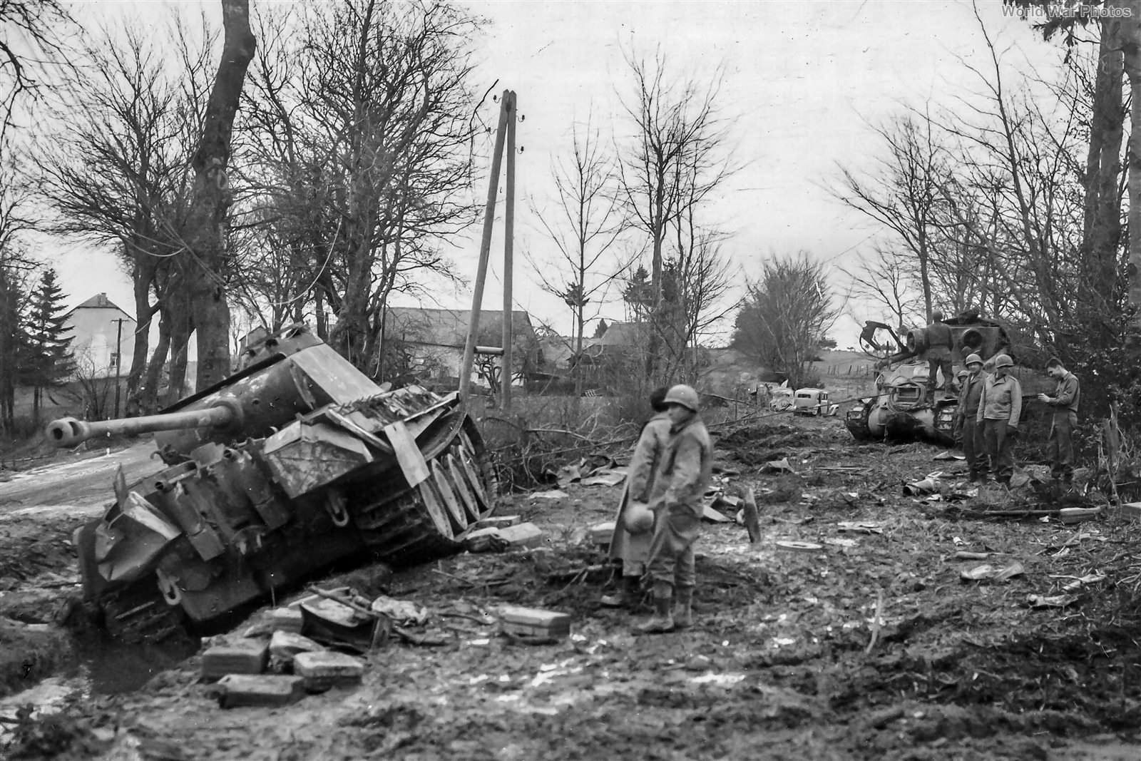 Panther under recovery by M32 of the 11th AD outside of Walferdange 13 February 1945