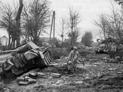 Panther under recovery by M32 of the 11th AD outside of Walferdange 13 February 1945
