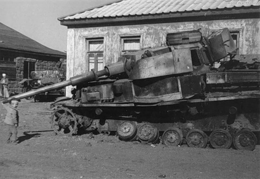 Немецкие танки 1943 года. Подбитый немецкий танк т-4. Подбитый немецкий танк 1943. PZ IV Харьков 1943. Подбитые немецкие танки Харьков 1943.