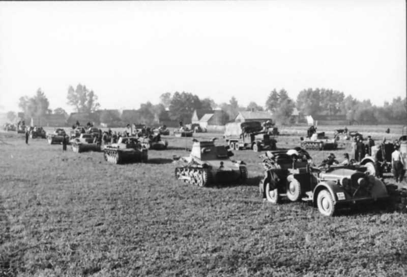 Panzerbefehlswagen and Panzer II tanks 1939 22