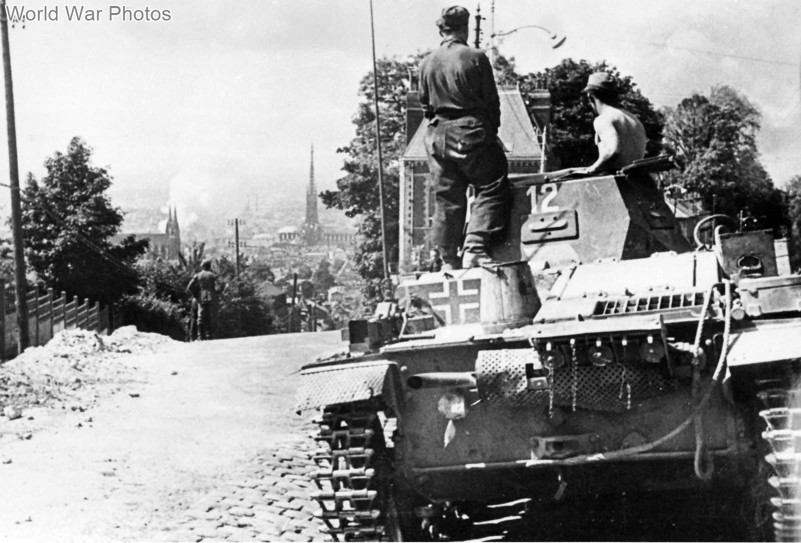 Panzer II 12 in Rouen 1940