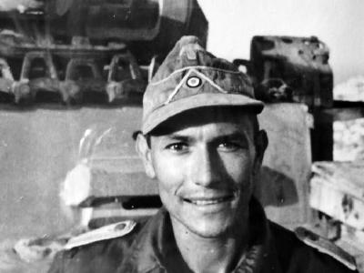 German soldier posing in front of Panzer III from Panzer Regiment 8 DAK