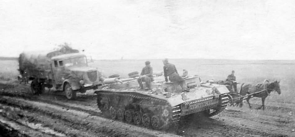 Munitionsschlepper III from Schwere Panzerjäger-Abteilung 653 – Orel