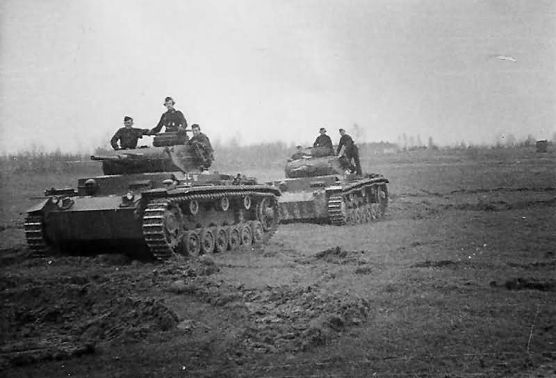 Panzer_III_12_Panzer_Division_1941.jpg