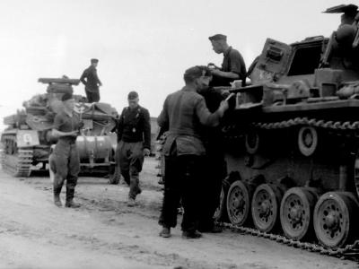 Panzer III and Panzerkampfwagen IV with trailer