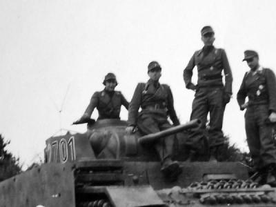 Panzerbeobachtungswagen III 2701 with schurzen