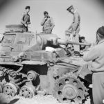 British officers examine a KO Panzer III code „1” April 1942