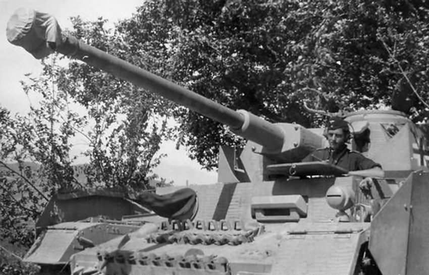 Pz.Kpfw. IV of Fallschirm Panzer Division 1. Hermann Goring in Italy 1944