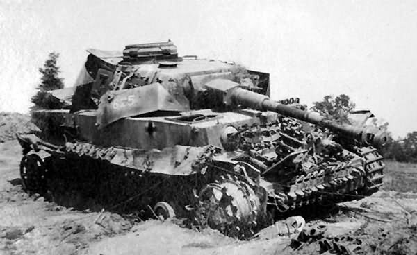 https://www.worldwarphotos.info/wp-content/gallery/germany/tanks/panzer-iv/Panzer-IV-wrecked-Panzer-02b.jpg