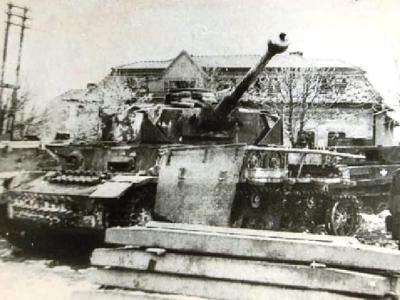 Destroyed Panzer IV Ausf J
